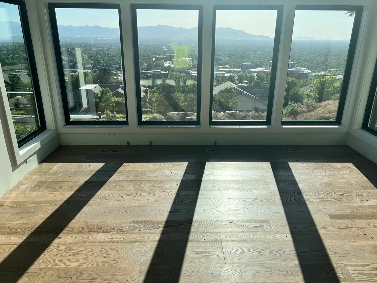 Living room with hardwood floors, natural light, Draper, UT