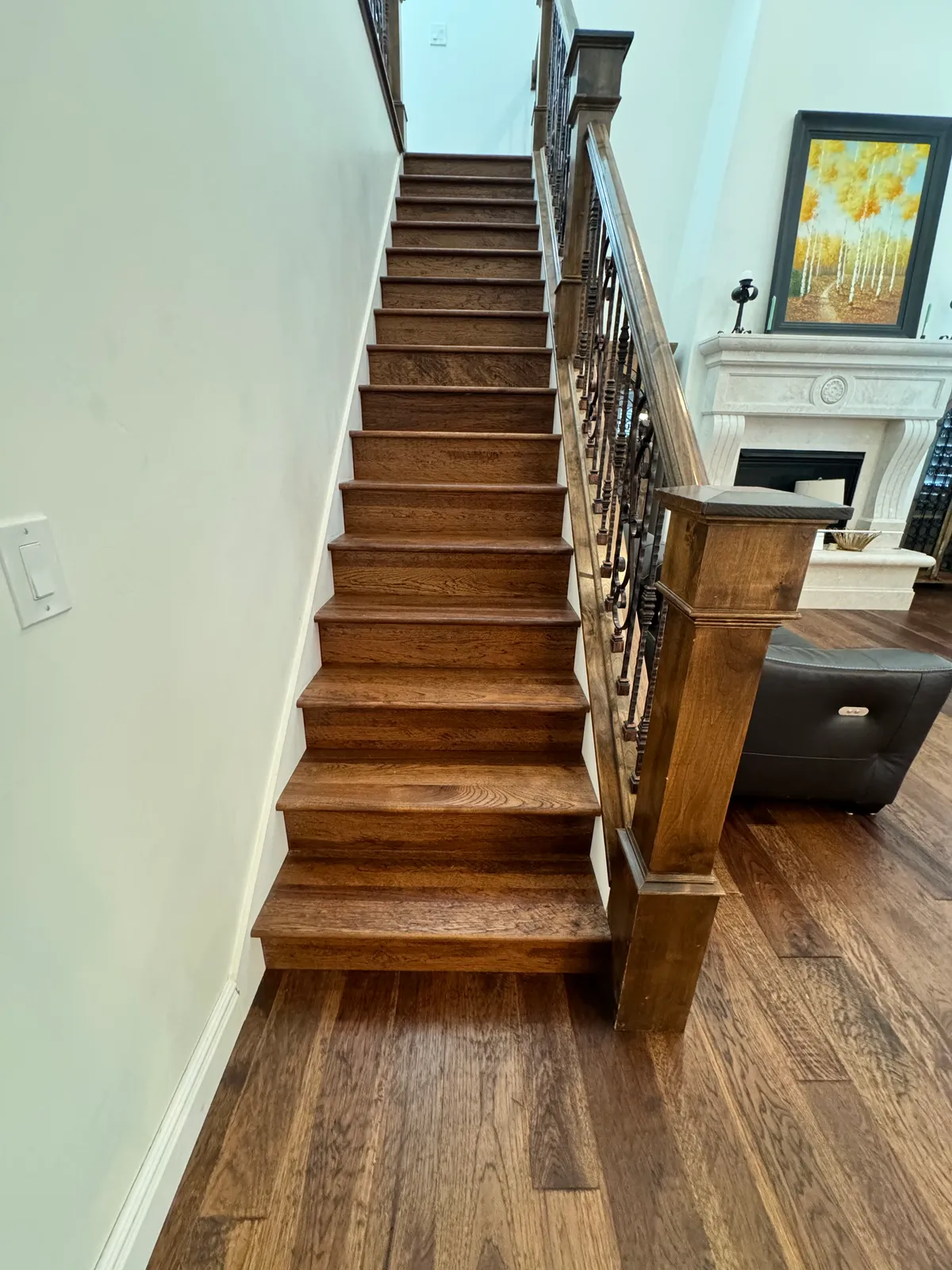 Curved staircase with hardwood, South Jordan, UT